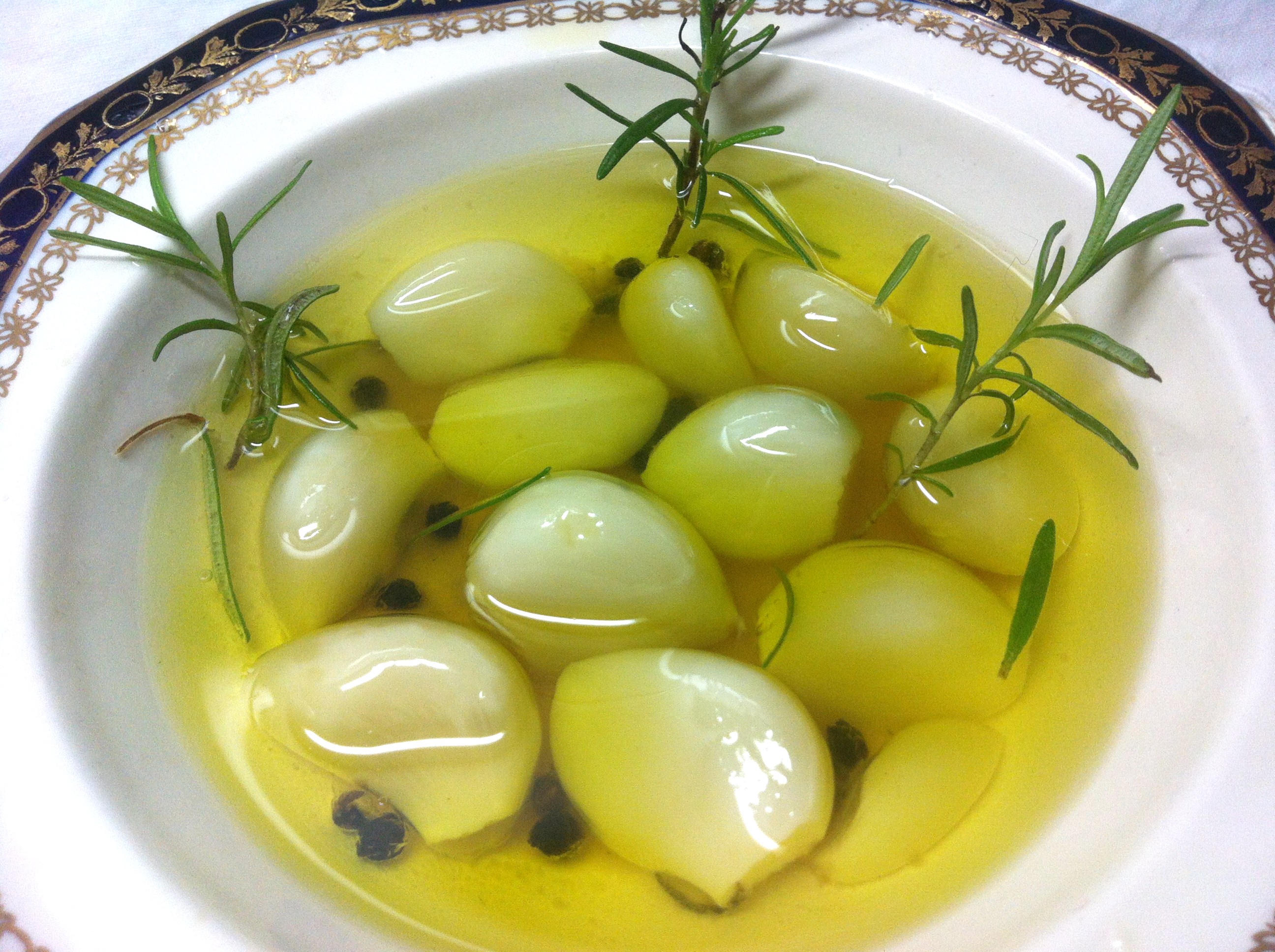 Ajos en conserva con aceite de oliva - Comidas y Picadas