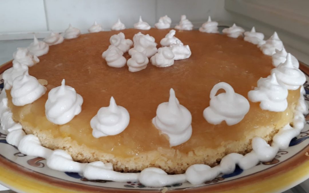 Tarta de manzanas con crema o crema de limón